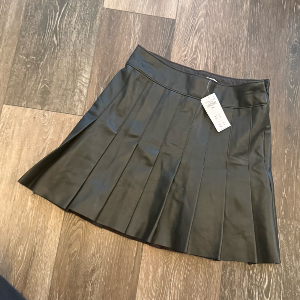 Abercrombie vegan leather pleated skirt